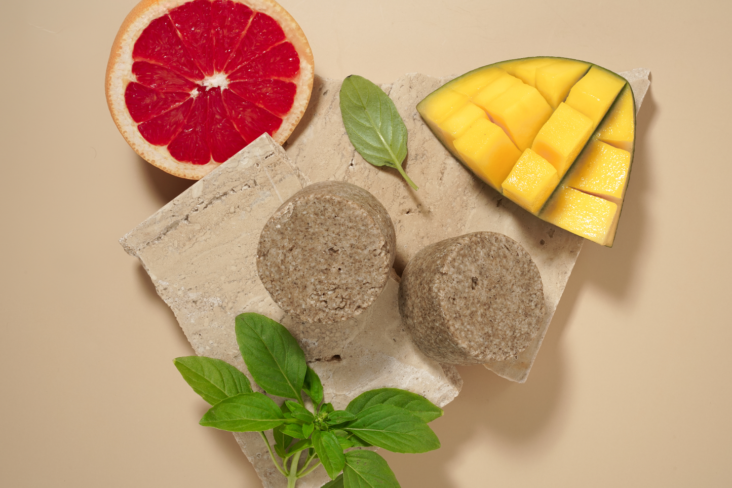 INDO - Champú potenciador del volumen de tulsi, manteca de mango y esenciales de pomelo y lima