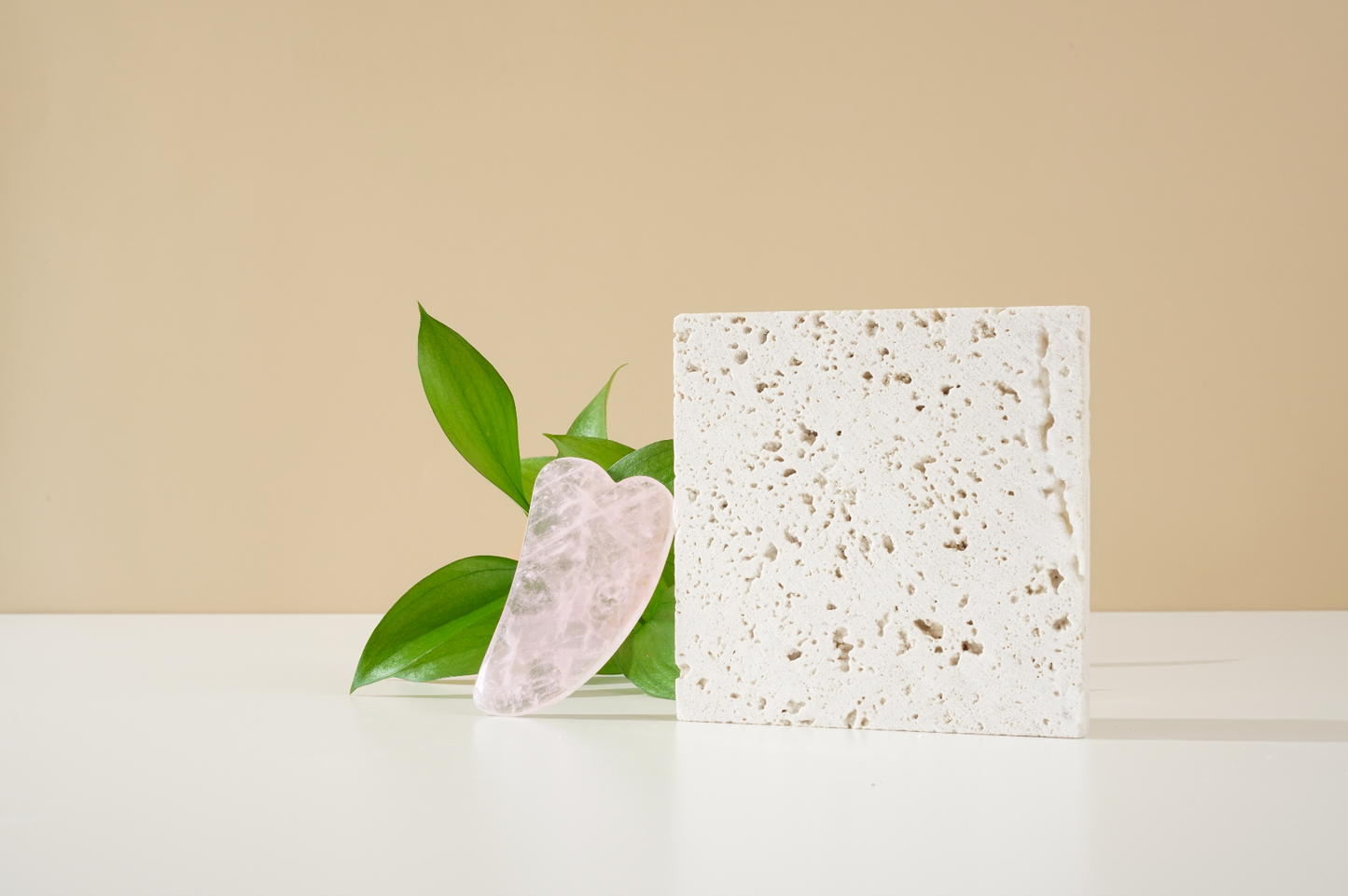 GUA SHA CORAZÓN - Masajeador Facial de Cuarzo Rosa