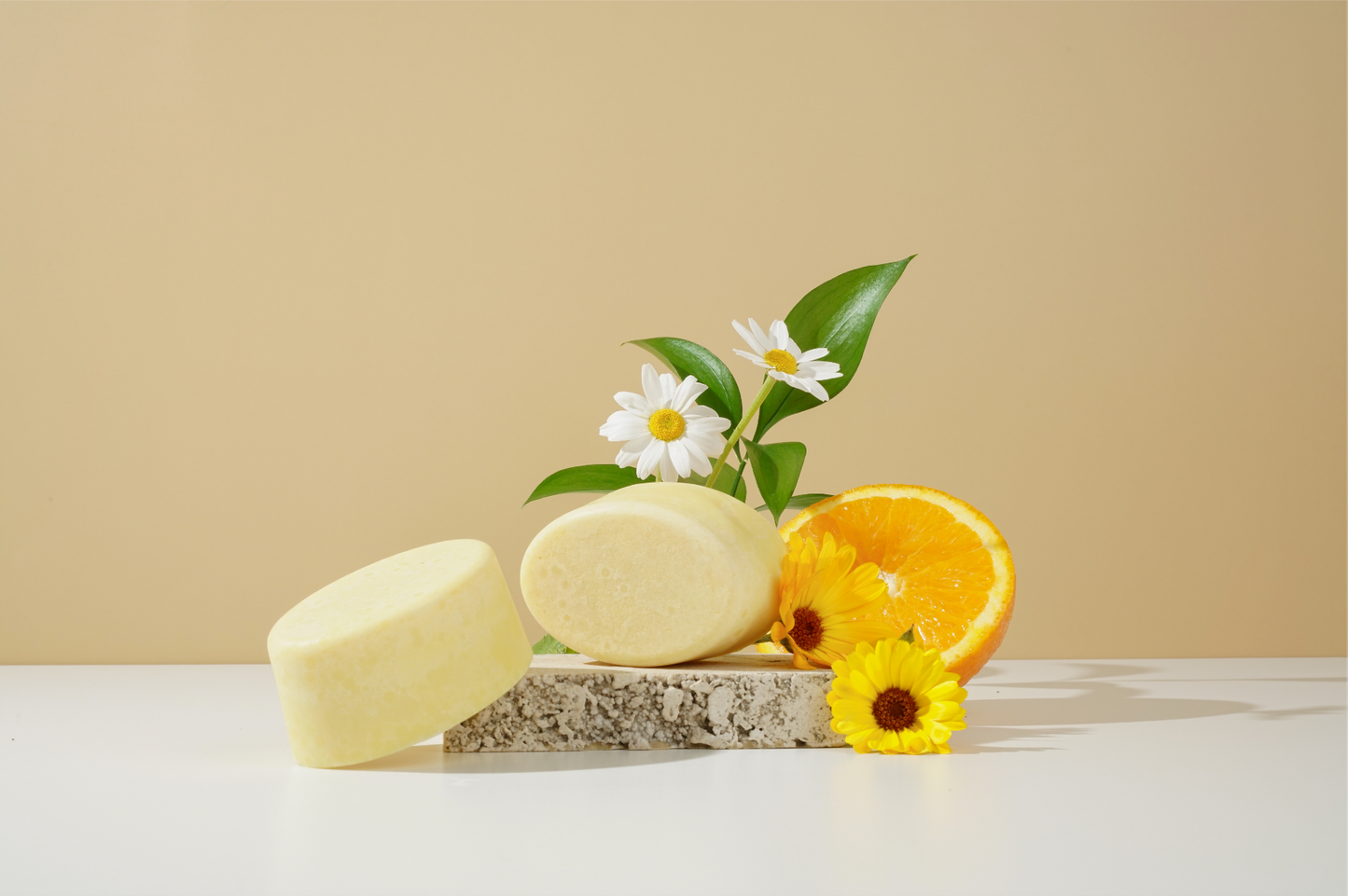 ULTRASUAVE - Manteca corporal protectora y calmante de manteca de cacao con aceite de manzanilla y caléndula