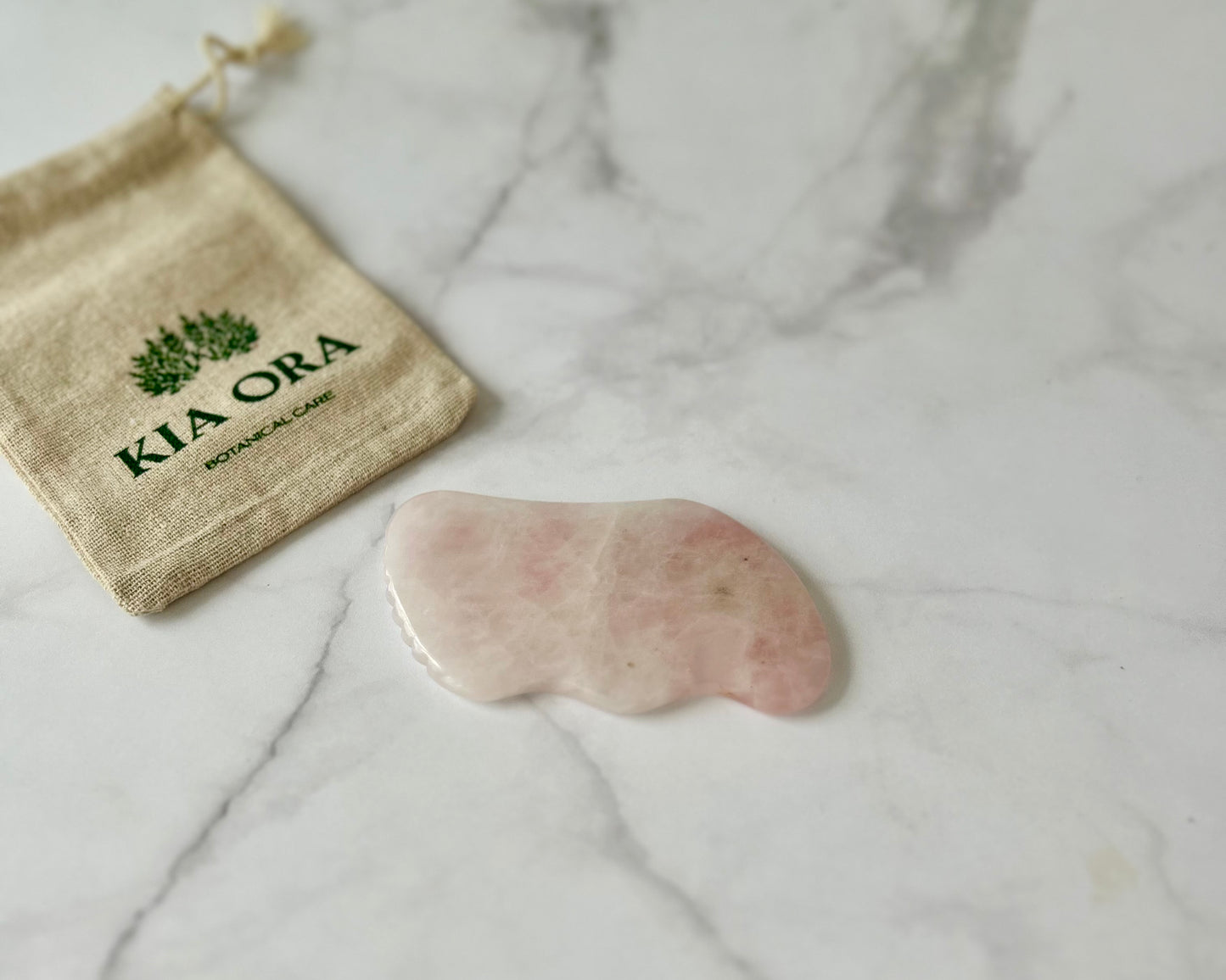 GUA SHA NUBE - Masajeador facial y corporal de Cuarzo Rosa