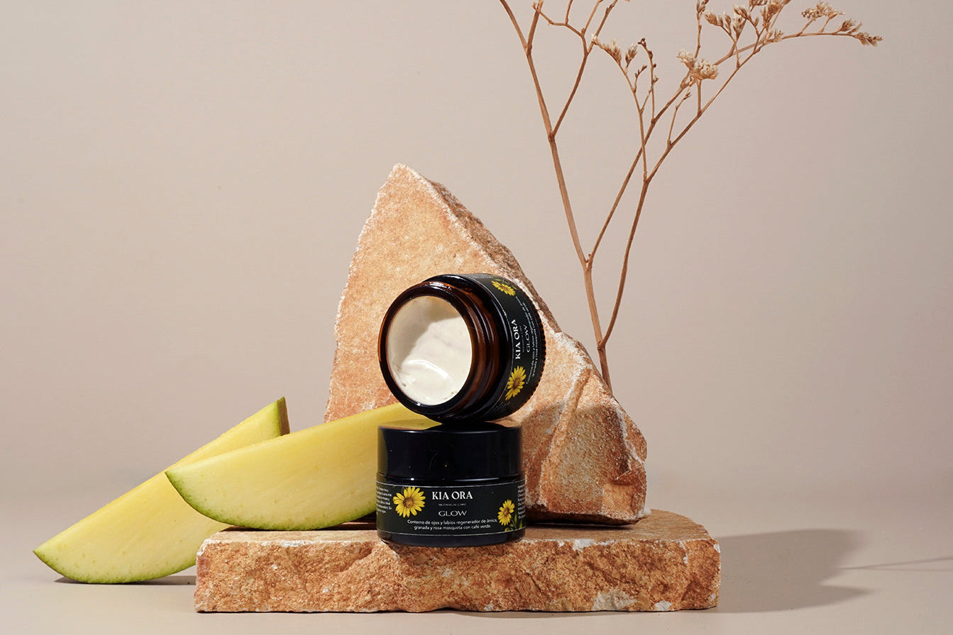 GLOW - Contorno de ojos y labios regenerador de árnica, granada y rosa mosqueta con café verde