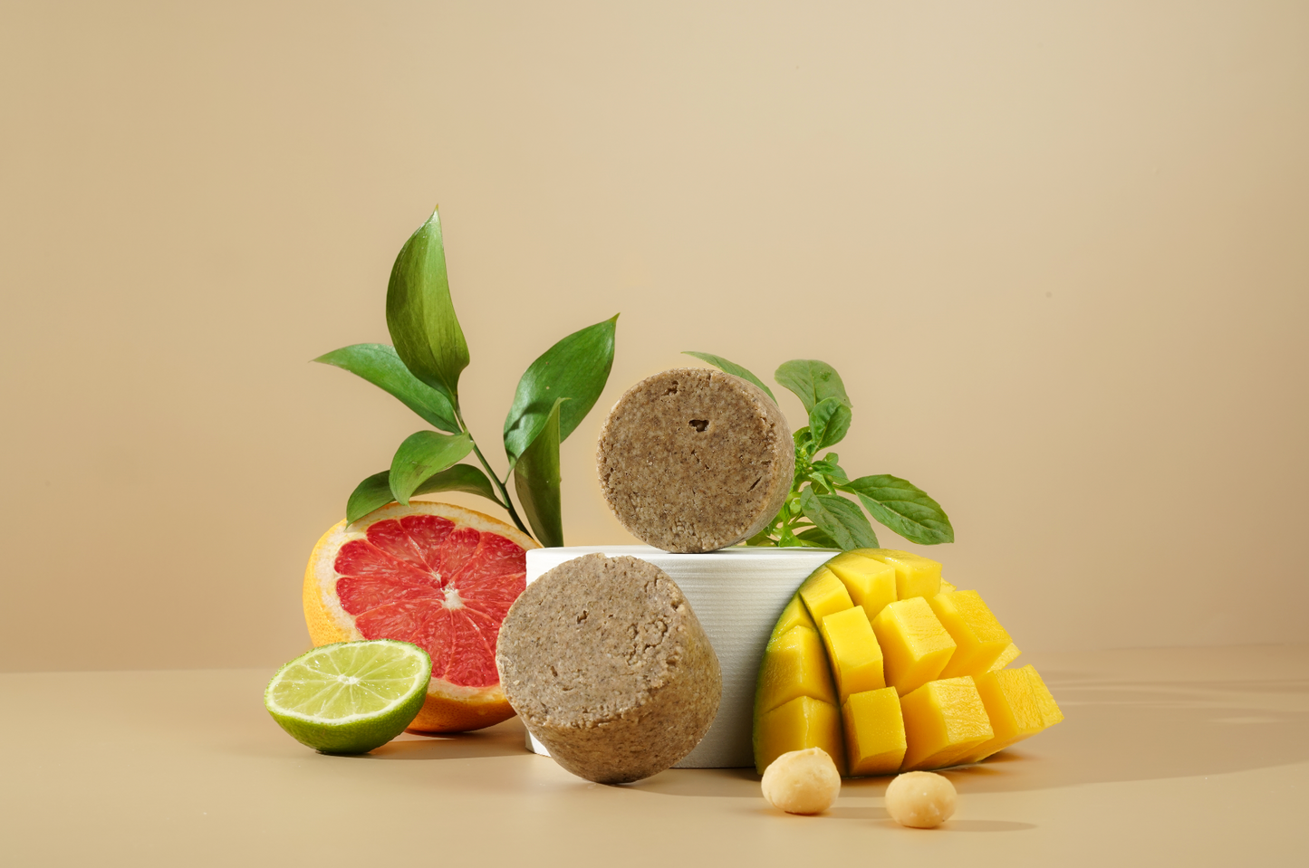 INDO - Champú potenciador del volumen de tulsi, manteca de mango y esenciales de pomelo y lima