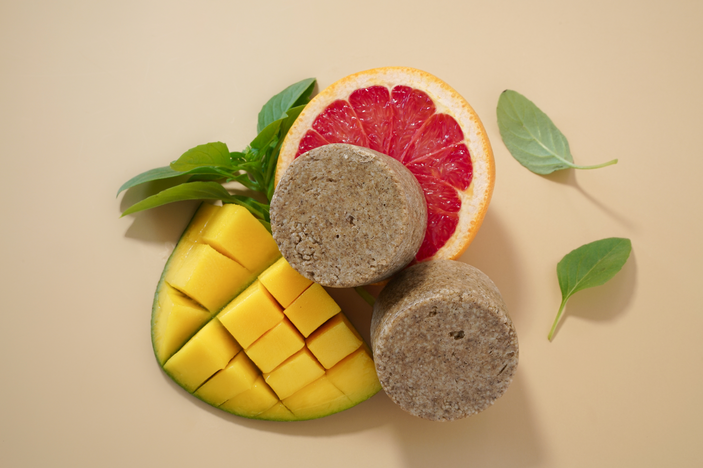 INDO - Champú potenciador del volumen de tulsi, manteca de mango y esenciales de pomelo y lima