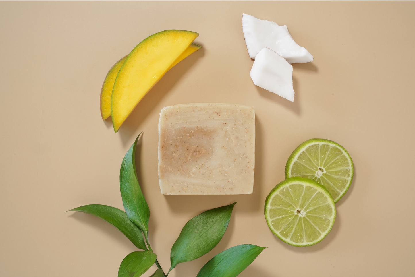 KRABI - Jabón corporal exfoliante de aceite de oliva, leche de coco y esencial de verbena de Indias e ylang-ylang